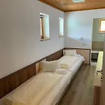 לינה וארוחת בוקר Hotel-garni Seestrand 4*