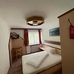 לינה וארוחת בוקר Hotel-garni Seestrand
