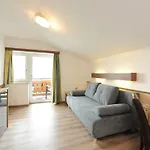 לינה וארוחת בוקר Hotel-garni Seestrand 4*