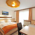 לינה וארוחת בוקר Hotel-garni Seestrand 4*